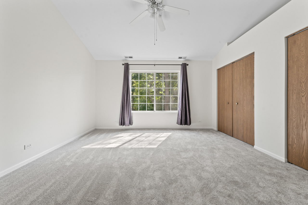 8045 Sierra Woods Lane, Carpentersville, IL 60110