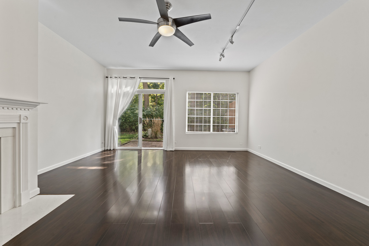 8045 Sierra Woods Lane, Carpentersville, IL 60110