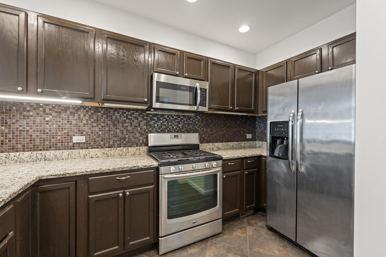 8045 Sierra Woods Lane, Carpentersville, IL 60110