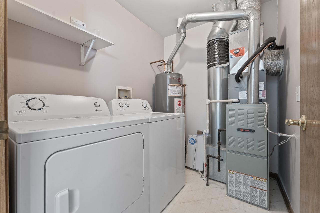 8045 Sierra Woods Lane, Carpentersville, IL 60110