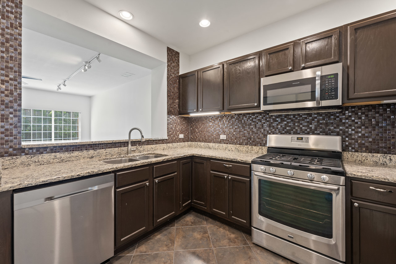 8045 Sierra Woods Lane, Carpentersville, IL 60110