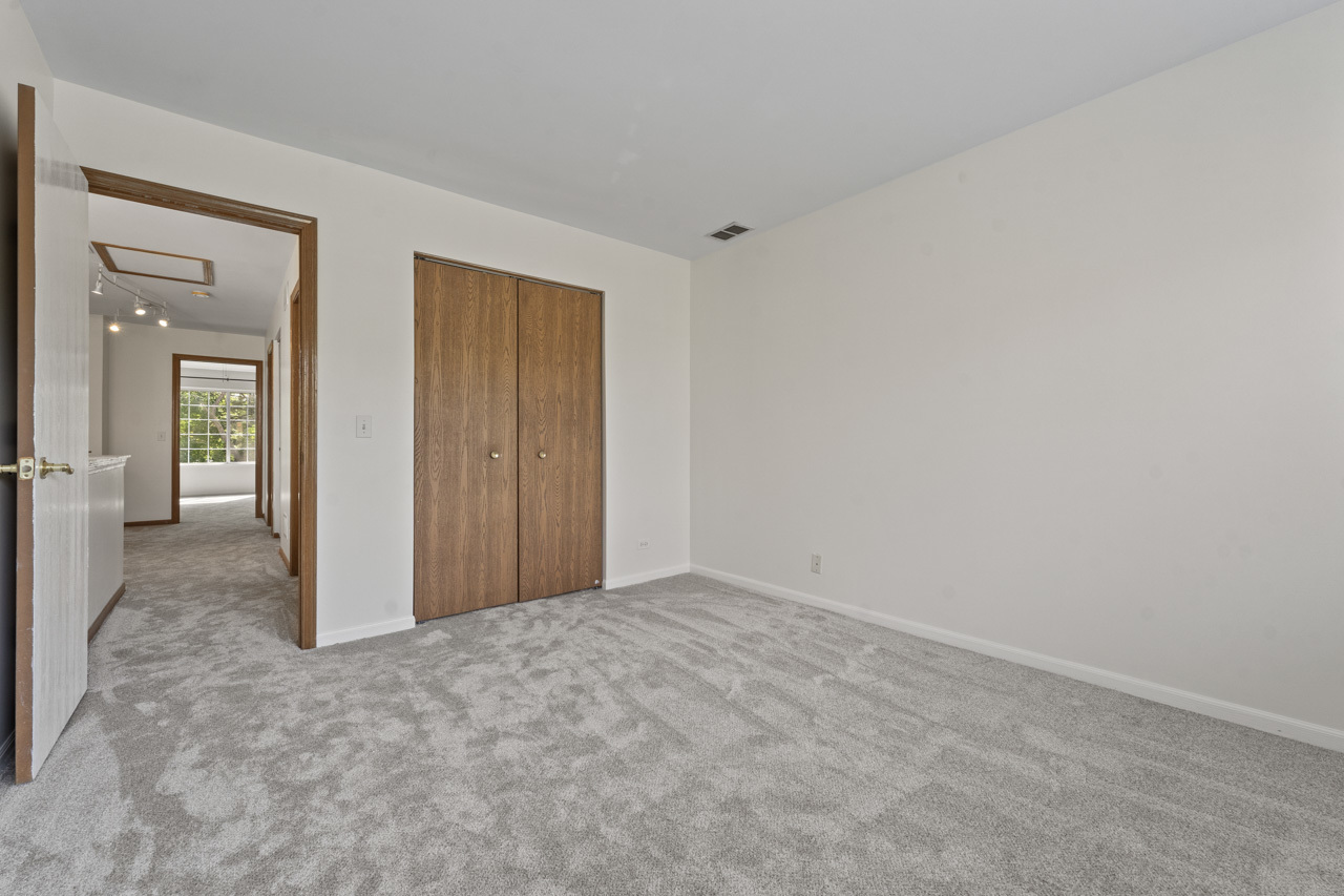 8045 Sierra Woods Lane, Carpentersville, IL 60110