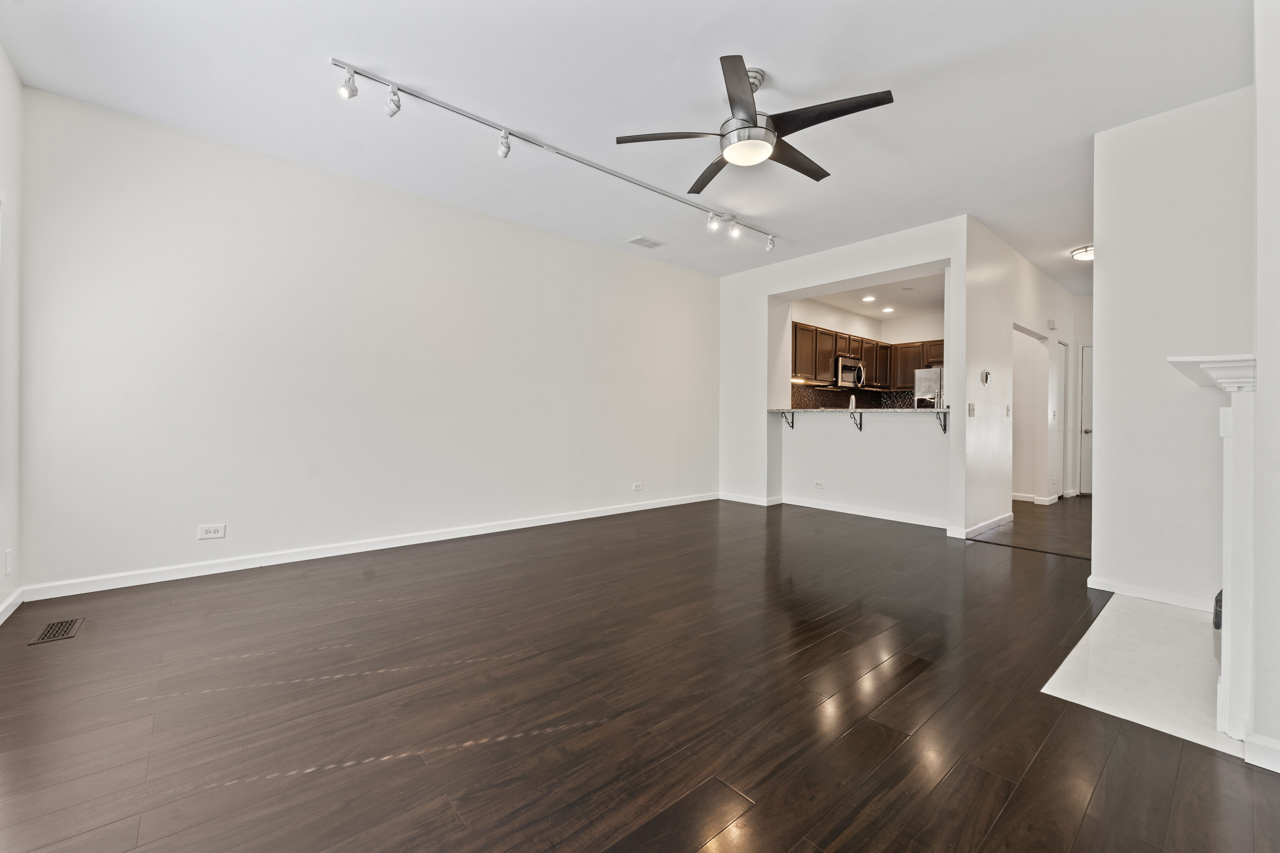 8045 Sierra Woods Lane, Carpentersville, IL 60110