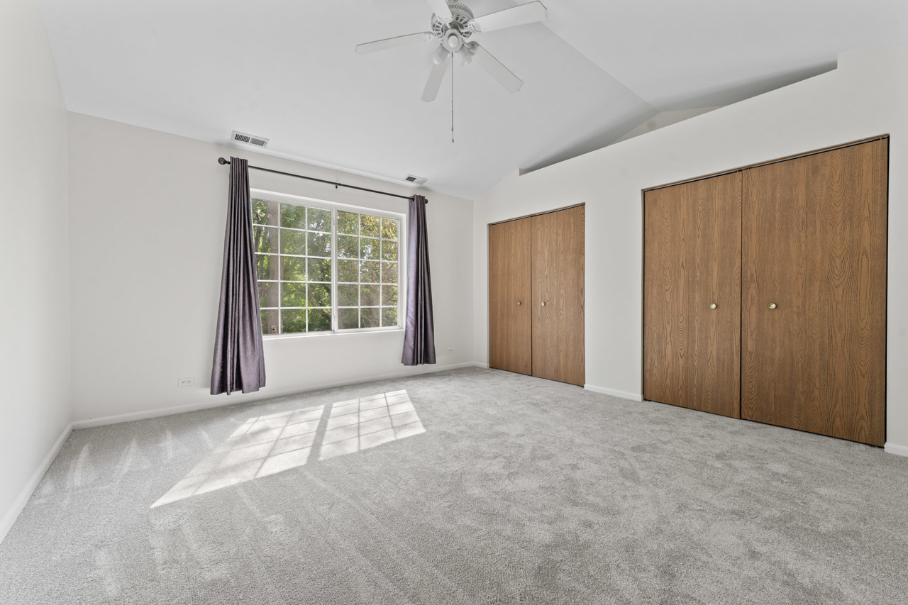 8045 Sierra Woods Lane, Carpentersville, IL 60110