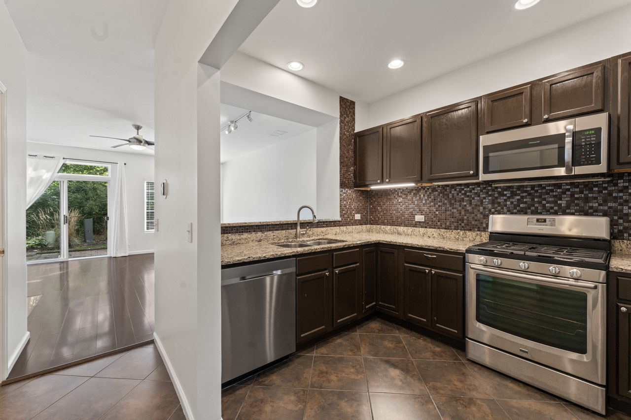 8045 Sierra Woods Lane, Carpentersville, IL 60110
