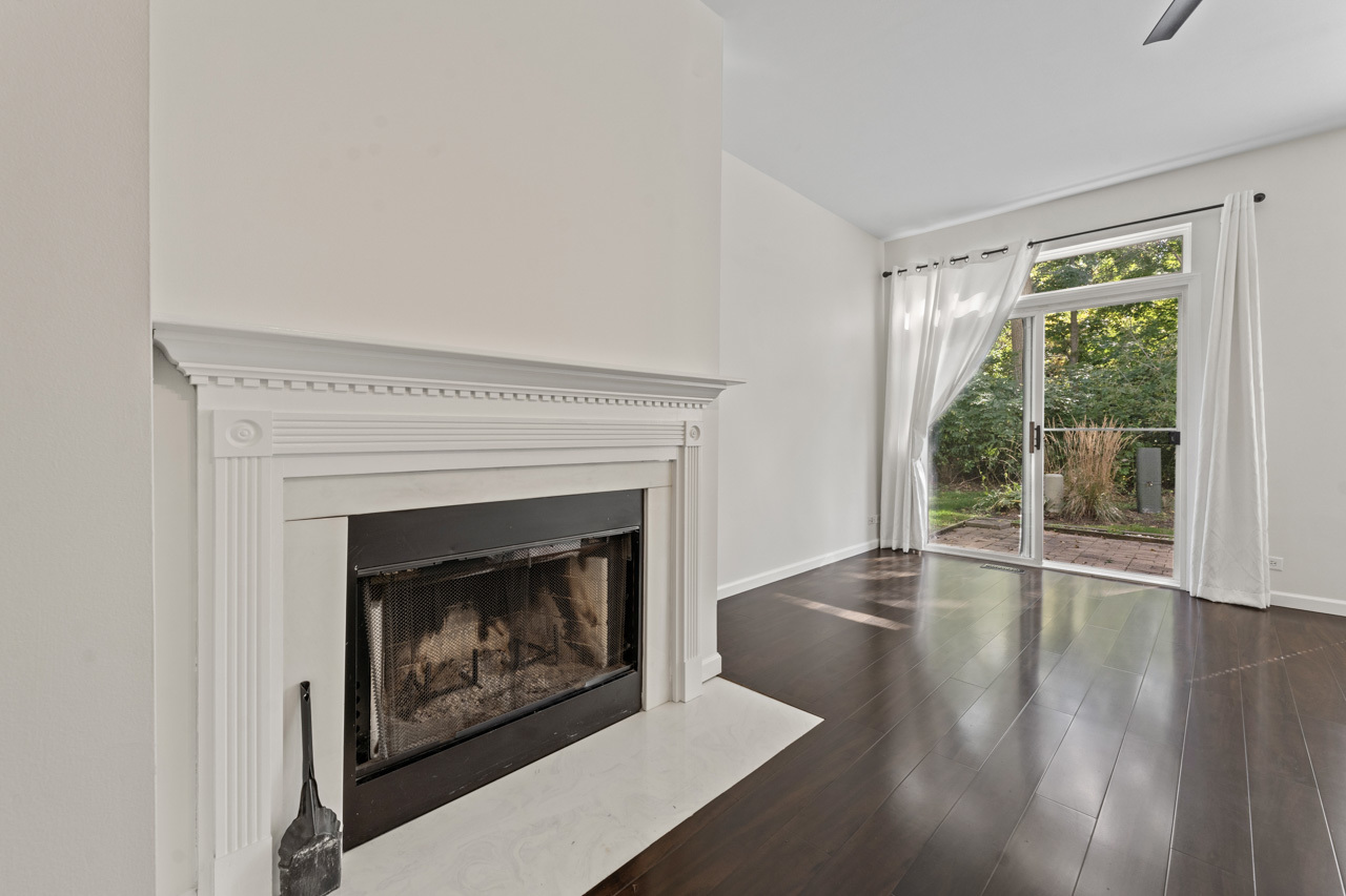 8045 Sierra Woods Lane, Carpentersville, IL 60110