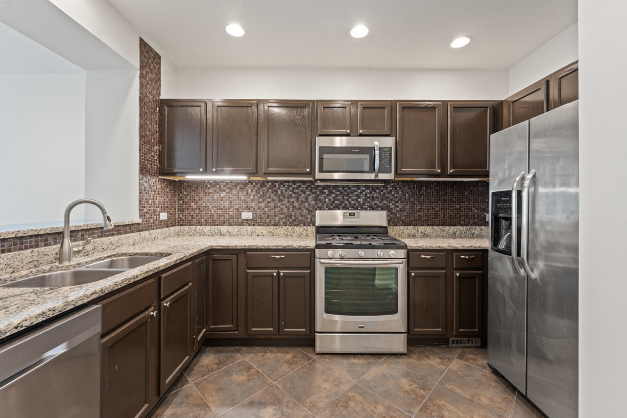 8045 Sierra Woods Lane, Carpentersville, IL 60110