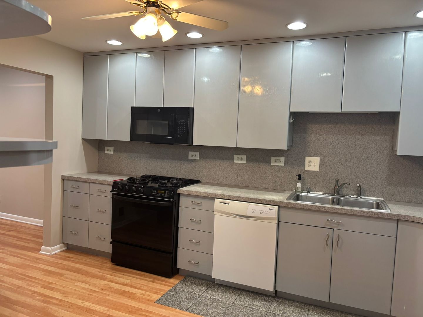 625 Pheasant Lane #625, Deerfield, IL 60015