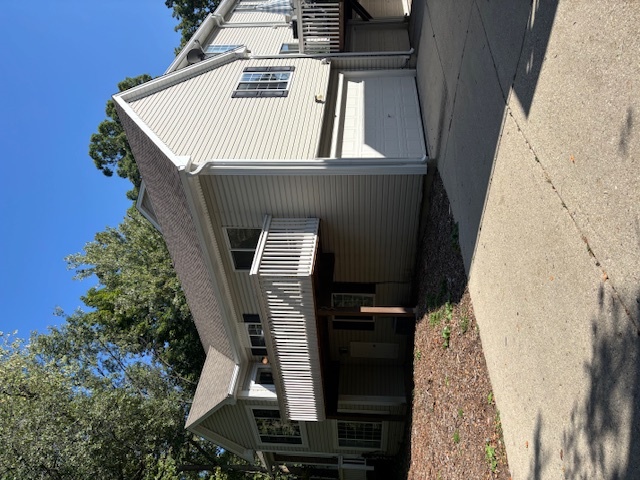 301 W Treehouse Lane #301, Round Lake, IL 60073
