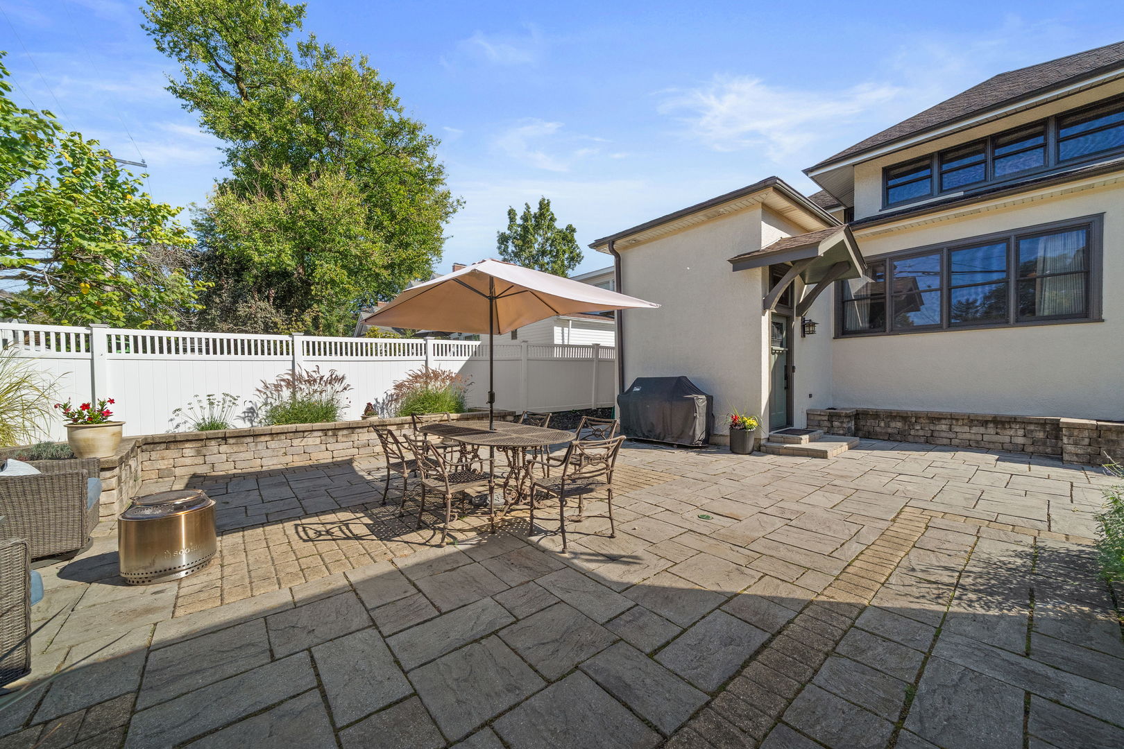 215 E Elm Avenue, La Grange, IL 60525