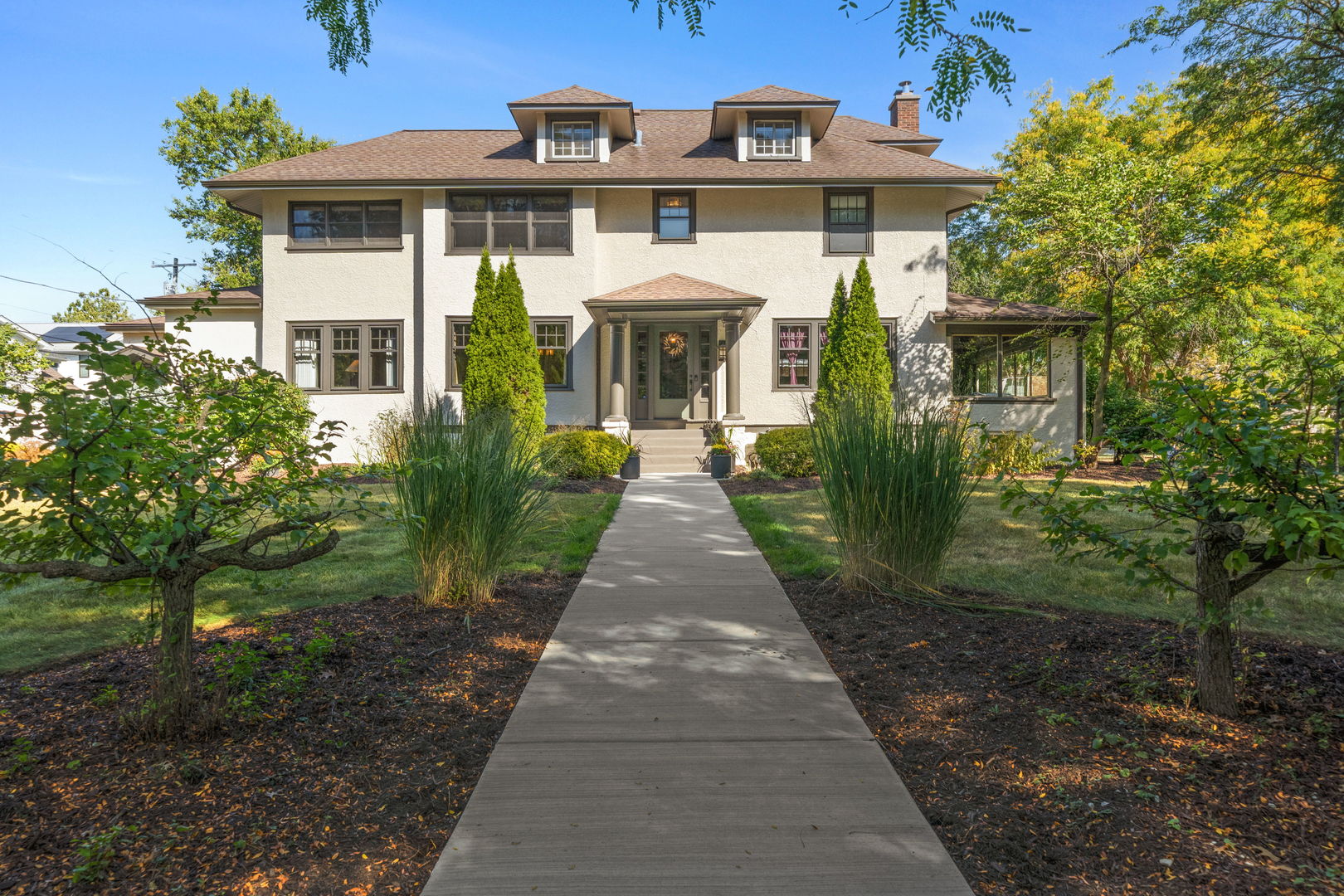 215 E Elm Avenue, La Grange, IL 60525