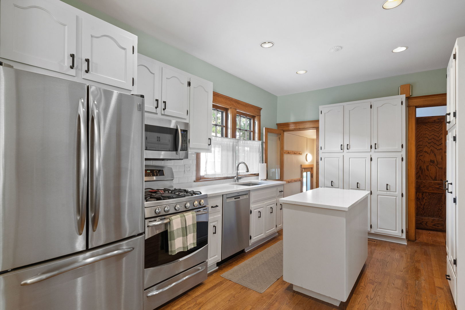 215 E Elm Avenue, La Grange, IL 60525
