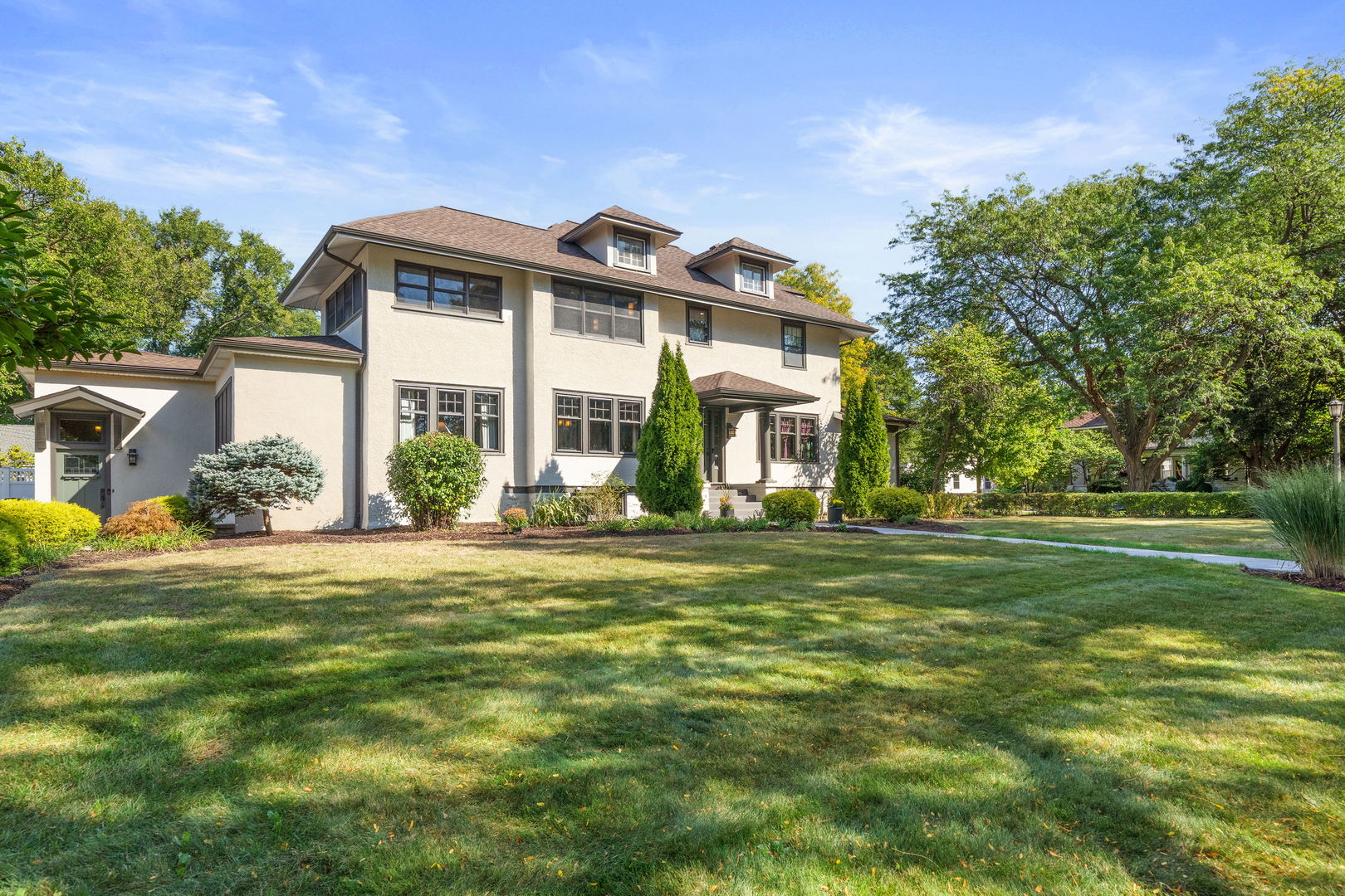 215 E Elm Avenue, La Grange, IL 60525