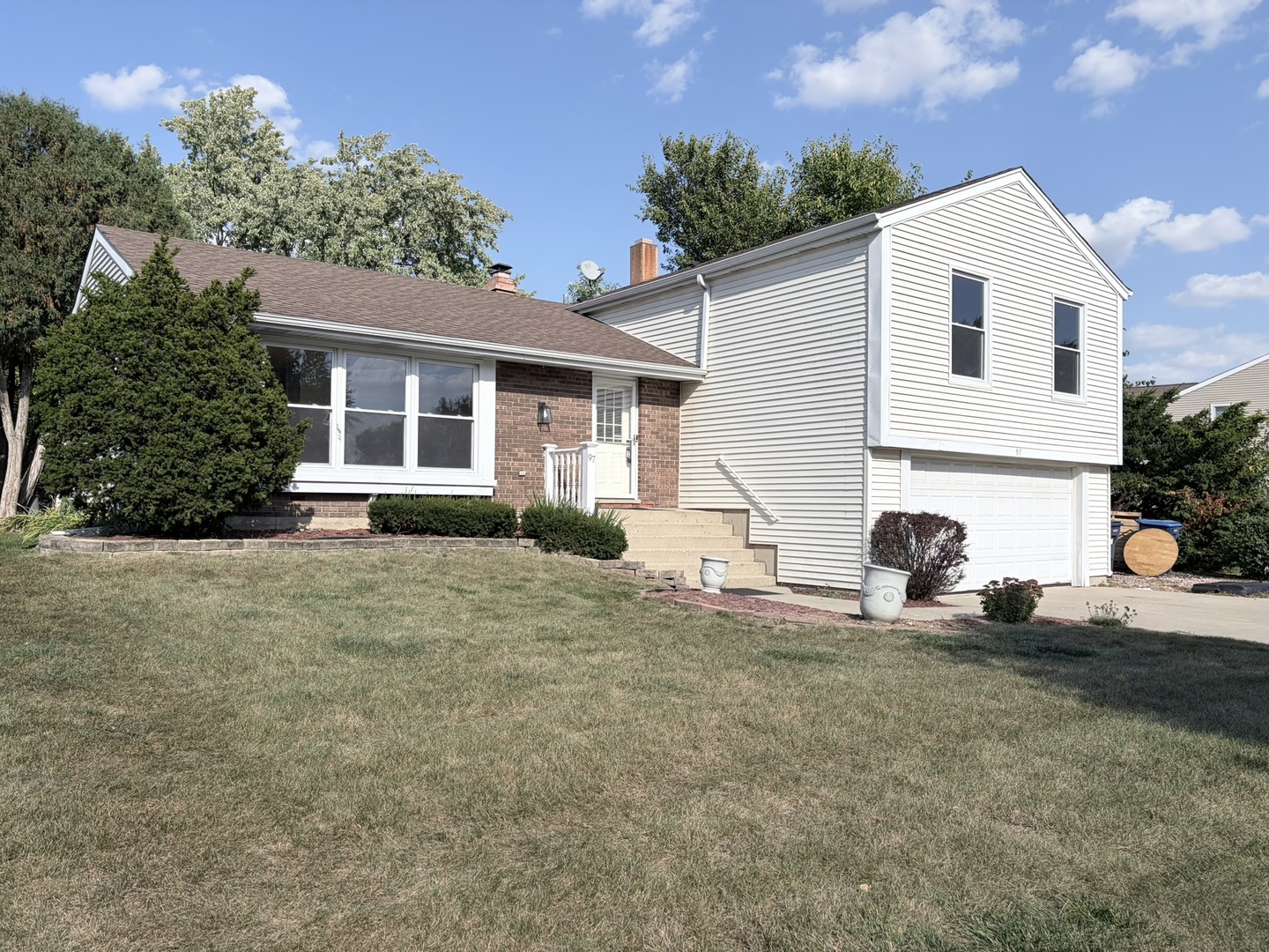 97 N Walnut Lane, Schaumburg, IL 60194