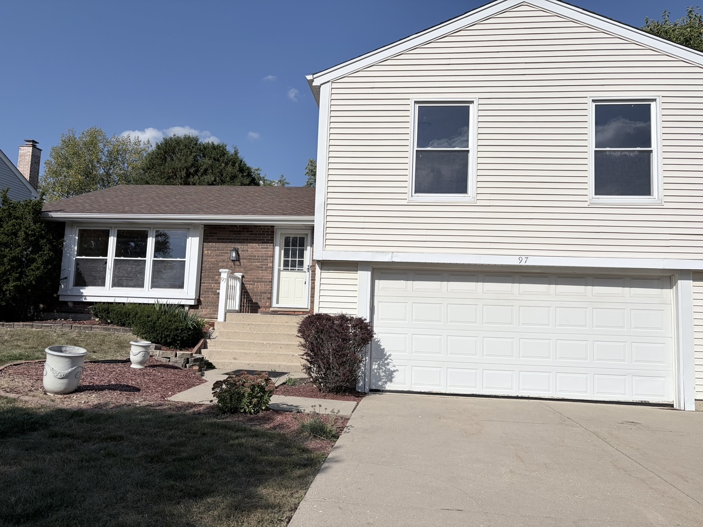 97 N Walnut Lane, Schaumburg, IL 60194