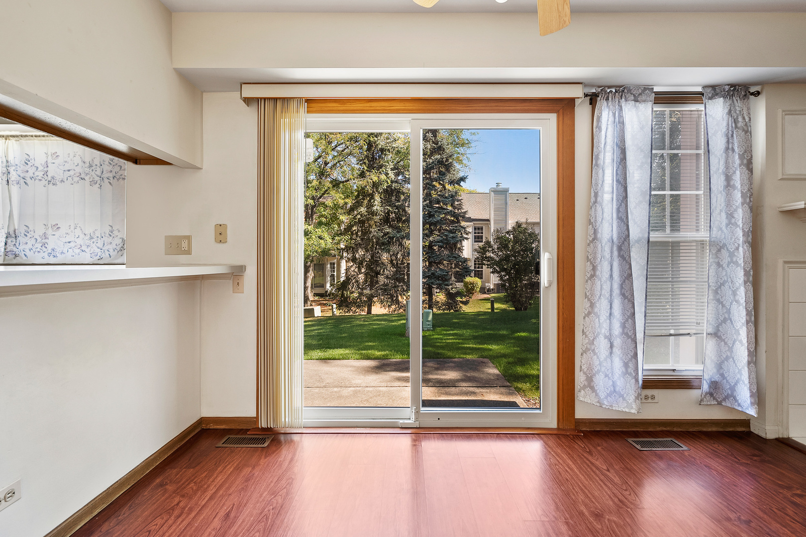 1404 W Sapphire Drive, Hoffman Estates, IL 60192