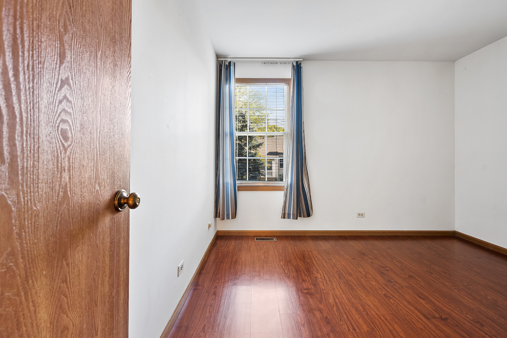 1404 W Sapphire Drive, Hoffman Estates, IL 60192