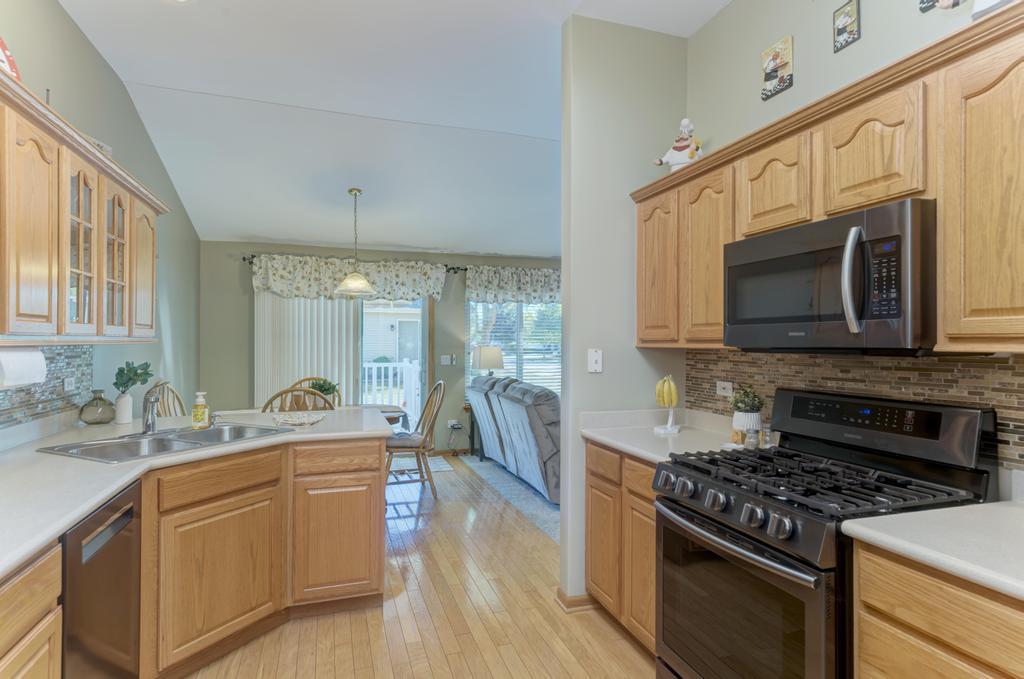 21649 W Larch Drive, Plainfield, IL 60544