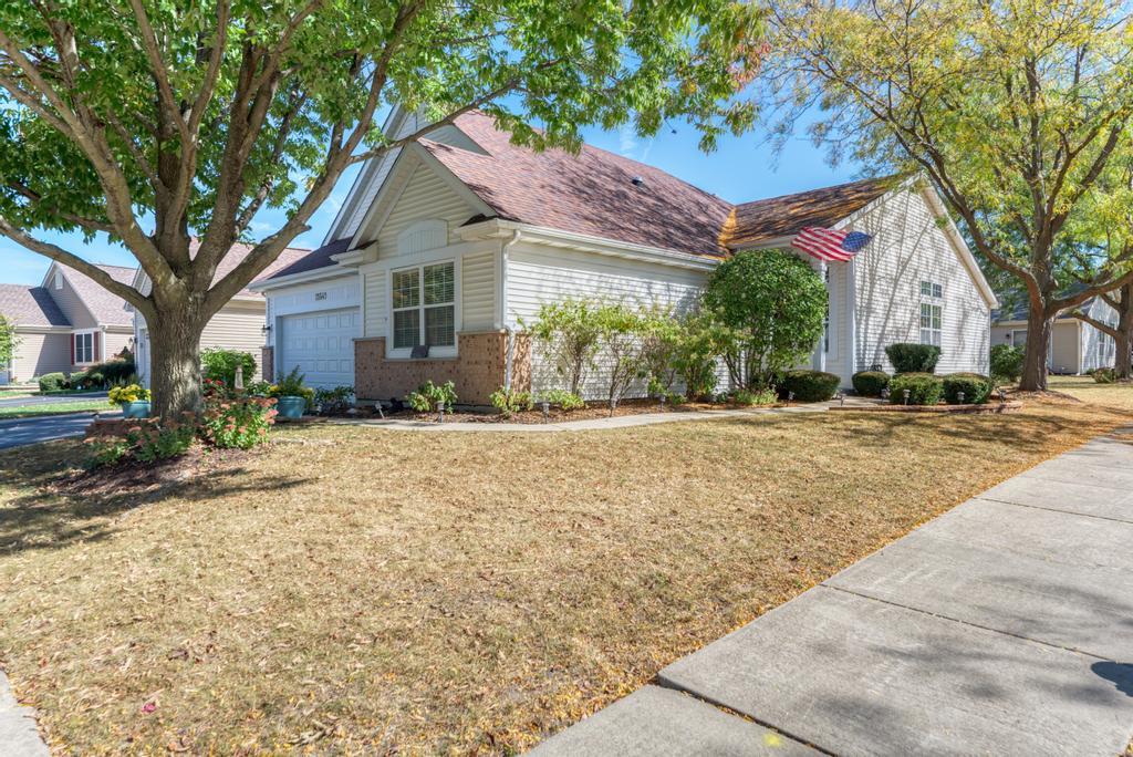 21649 W Larch Drive, Plainfield, IL 60544