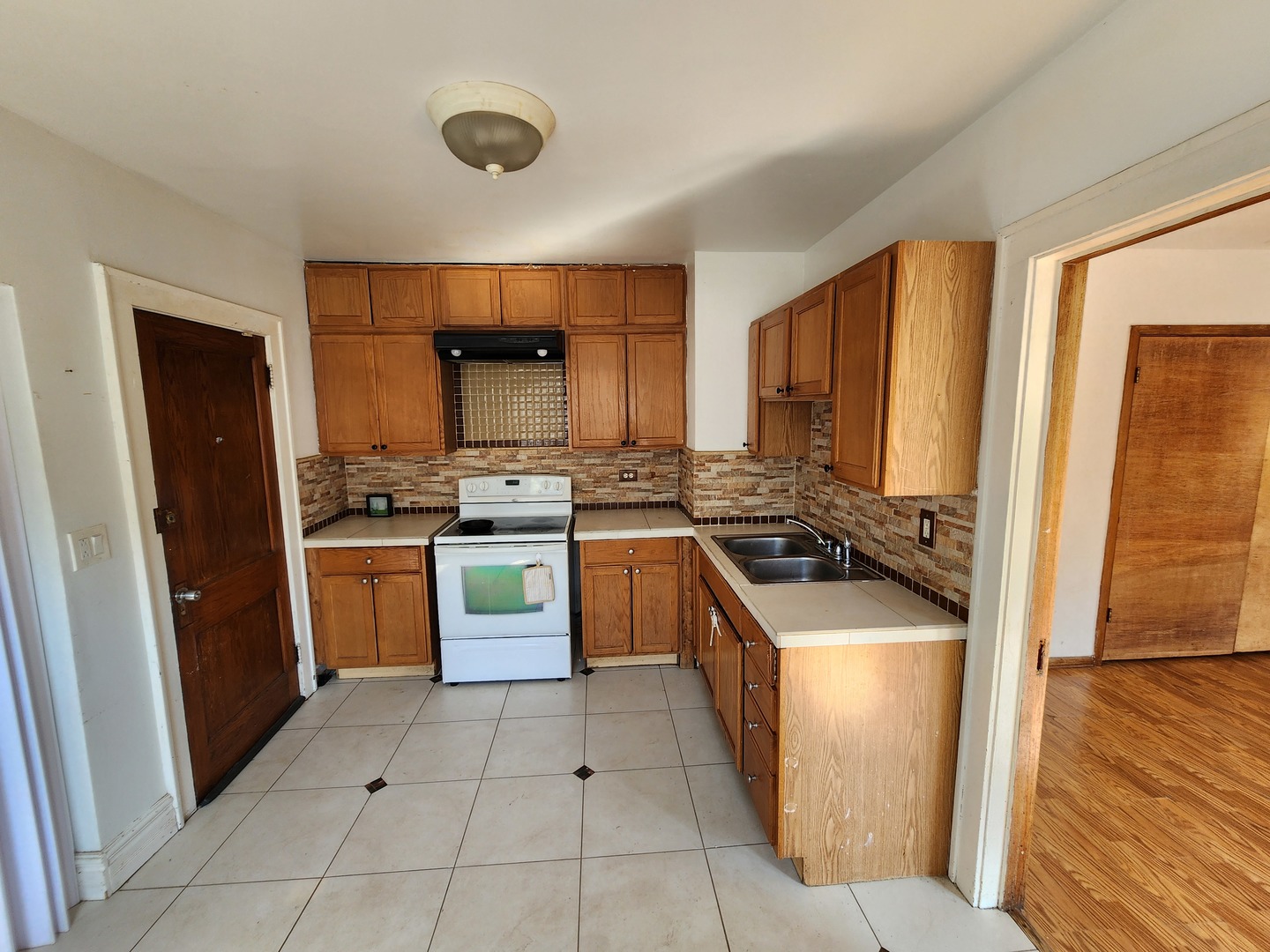 600 SUNDERLIN Street, Waukegan, IL 60085