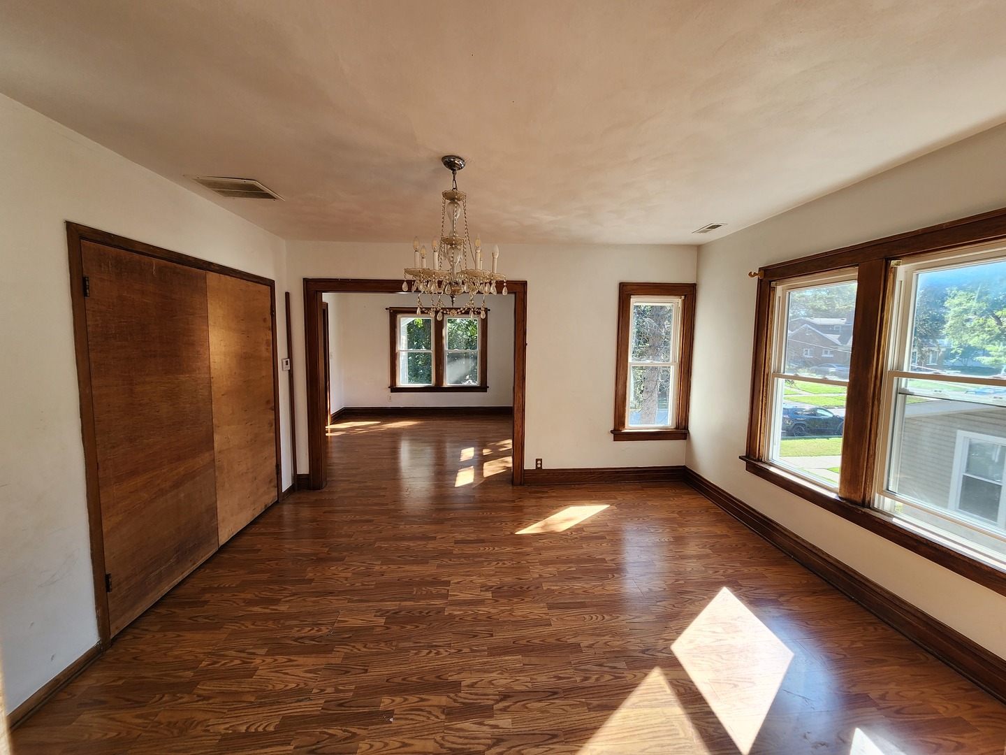 600 SUNDERLIN Street, Waukegan, IL 60085