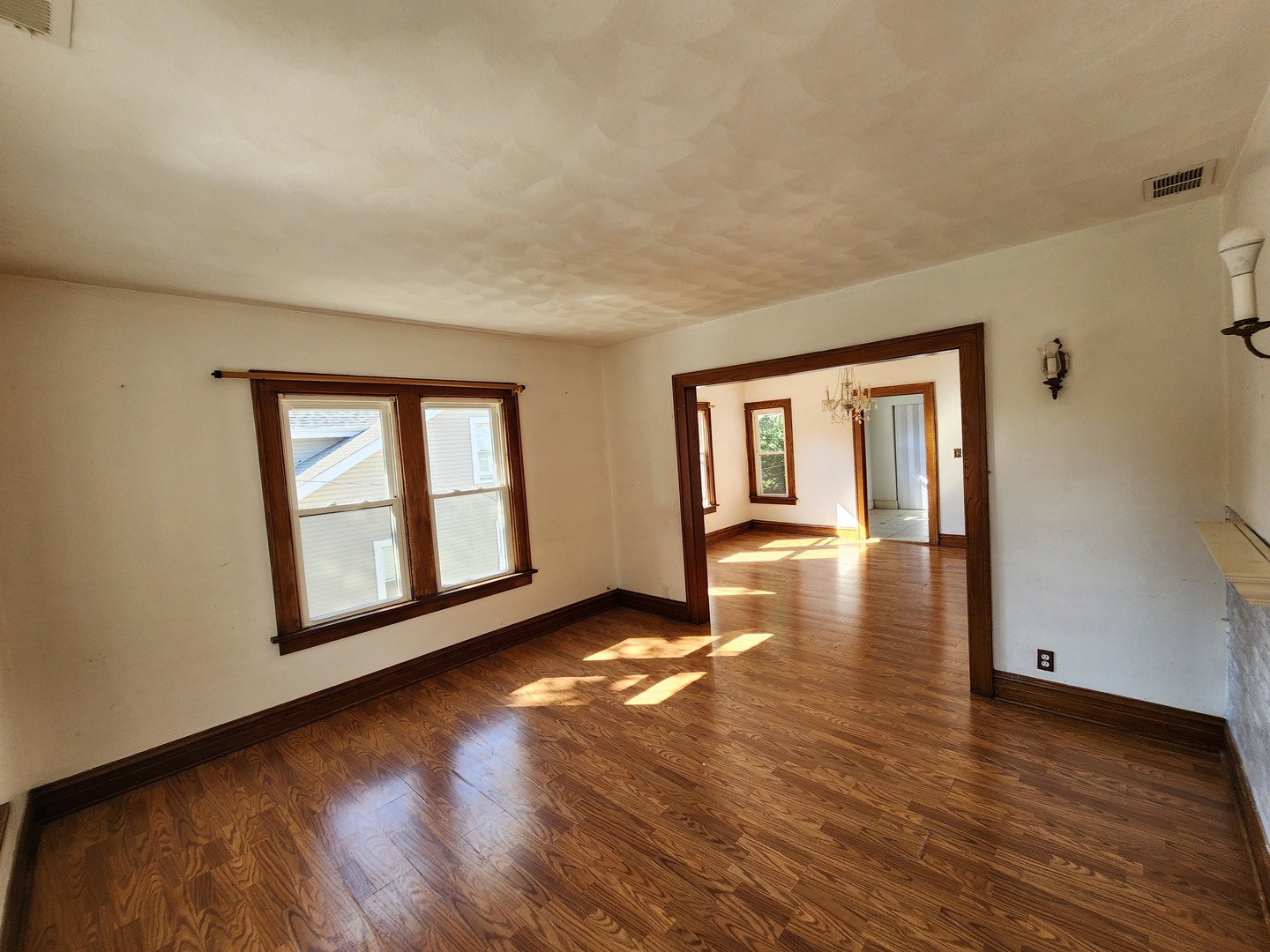 600 SUNDERLIN Street, Waukegan, IL 60085