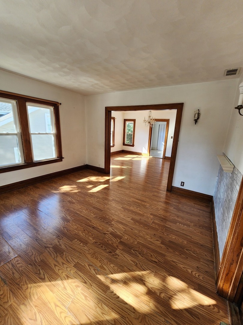 600 SUNDERLIN Street, Waukegan, IL 60085