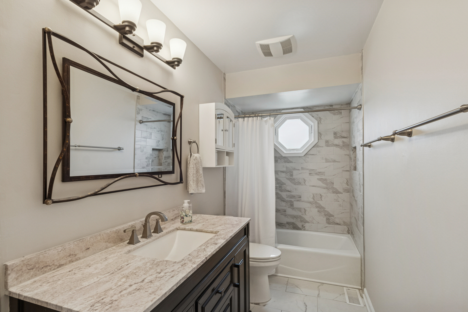 341 Fairway View Drive, Algonquin, IL 60102