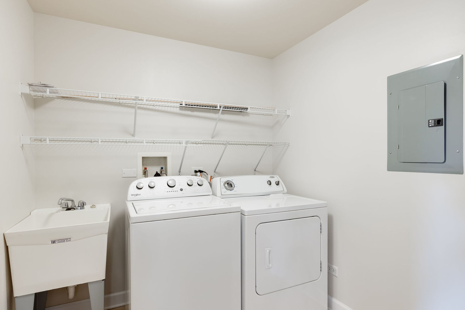 77 N Wolf Road #206, Northlake, IL 60164