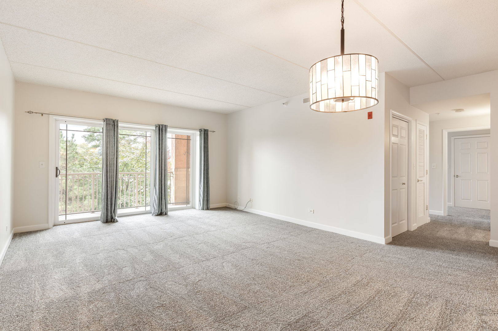 77 N Wolf Road #206, Northlake, IL 60164