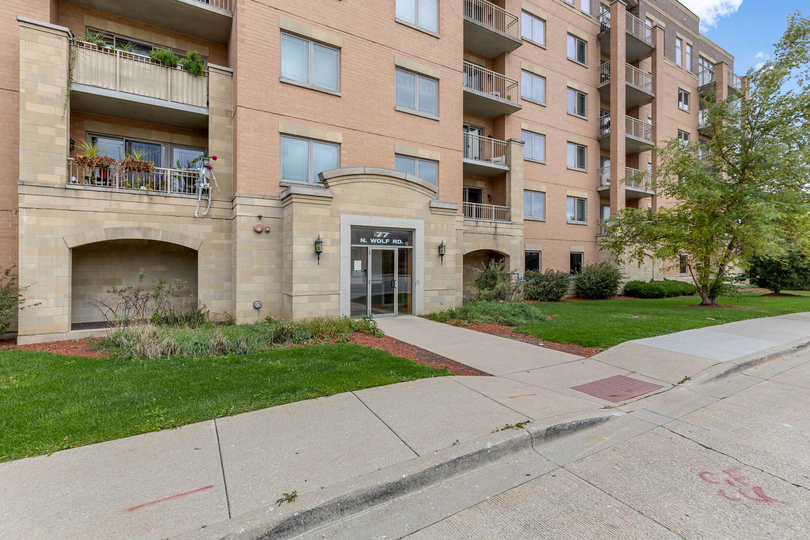 77 N Wolf Road #206, Northlake, IL 60164
