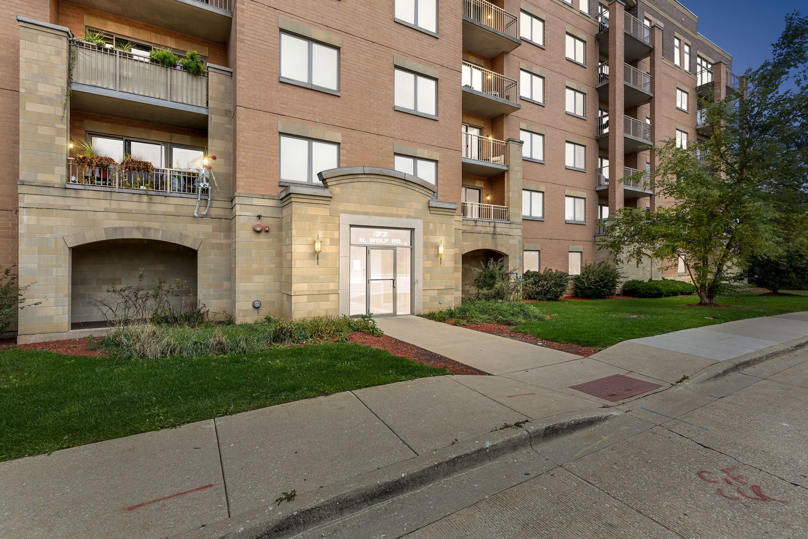 77 N Wolf Road #206, Northlake, IL 60164
