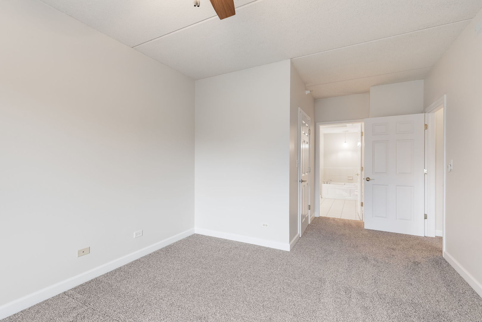 77 N Wolf Road #206, Northlake, IL 60164