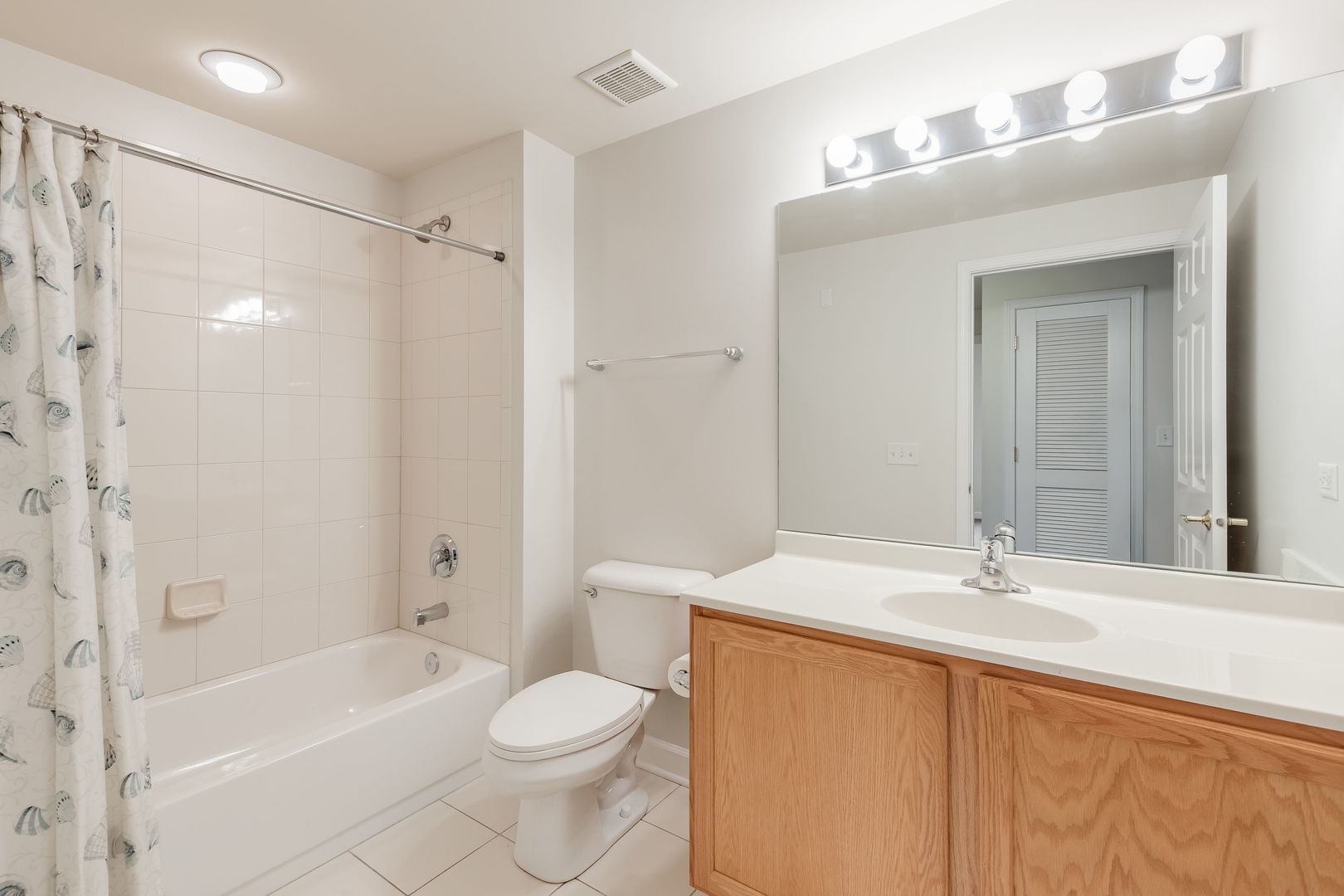 77 N Wolf Road #206, Northlake, IL 60164