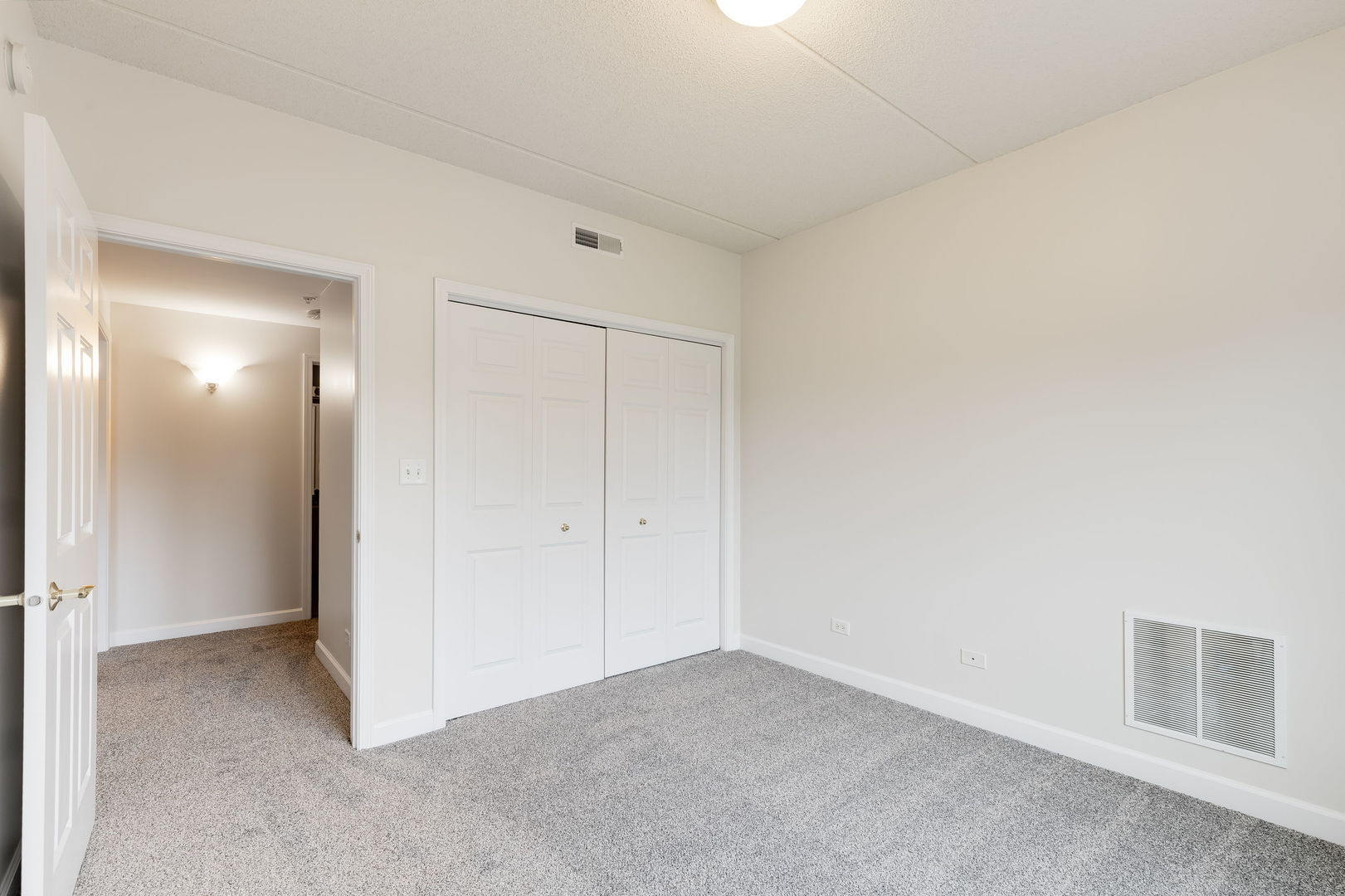 77 N Wolf Road #206, Northlake, IL 60164