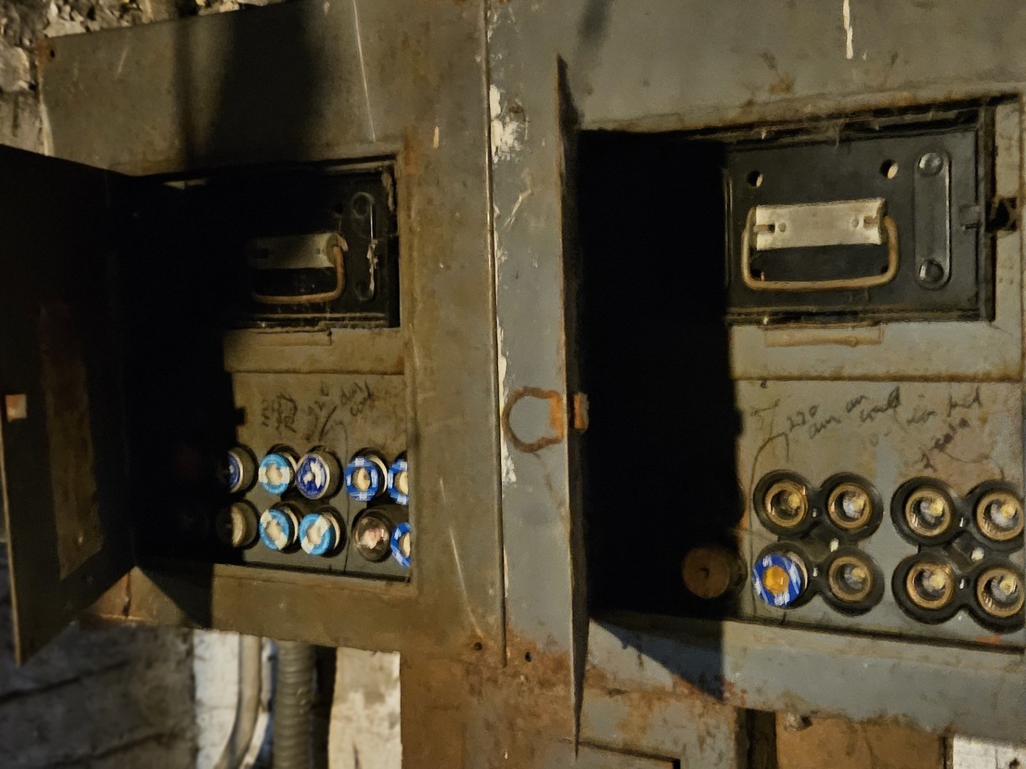 4915 N Troy Street, Chicago, IL 60625