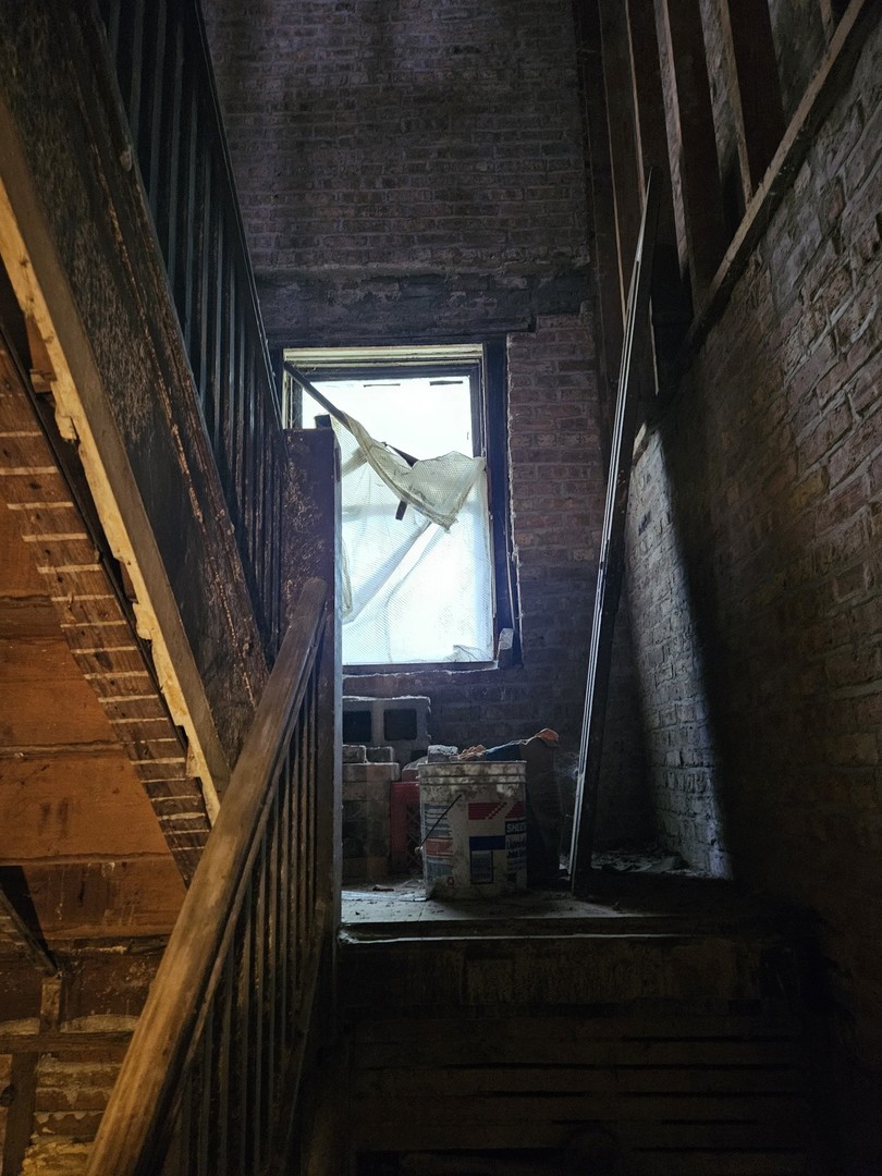 4915 N Troy Street, Chicago, IL 60625