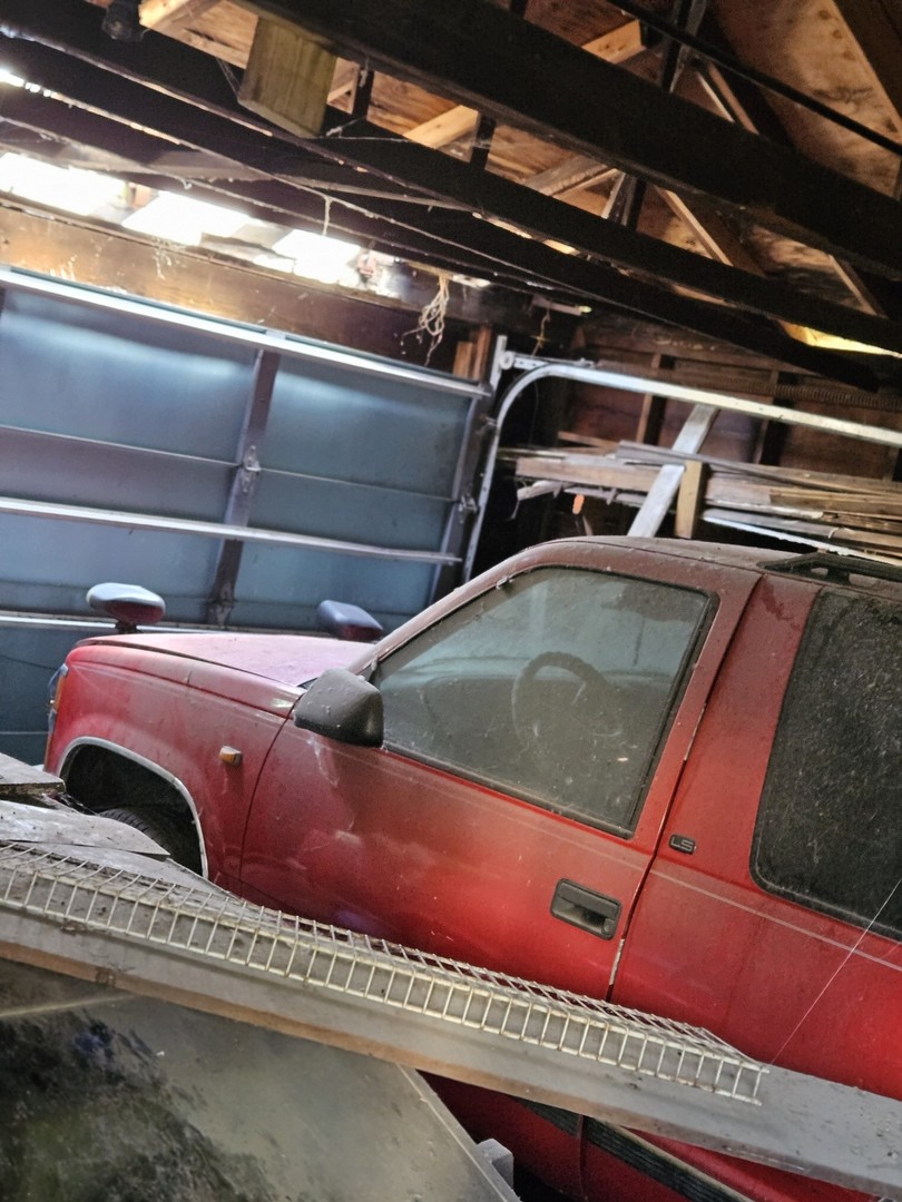 4915 N Troy Street, Chicago, IL 60625