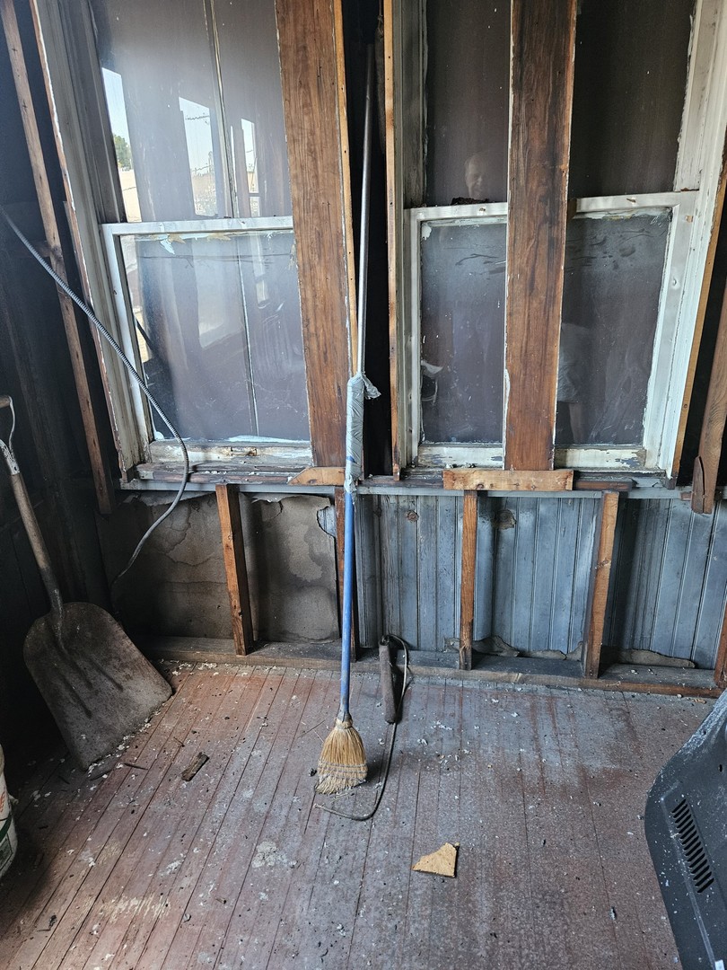 4915 N Troy Street, Chicago, IL 60625