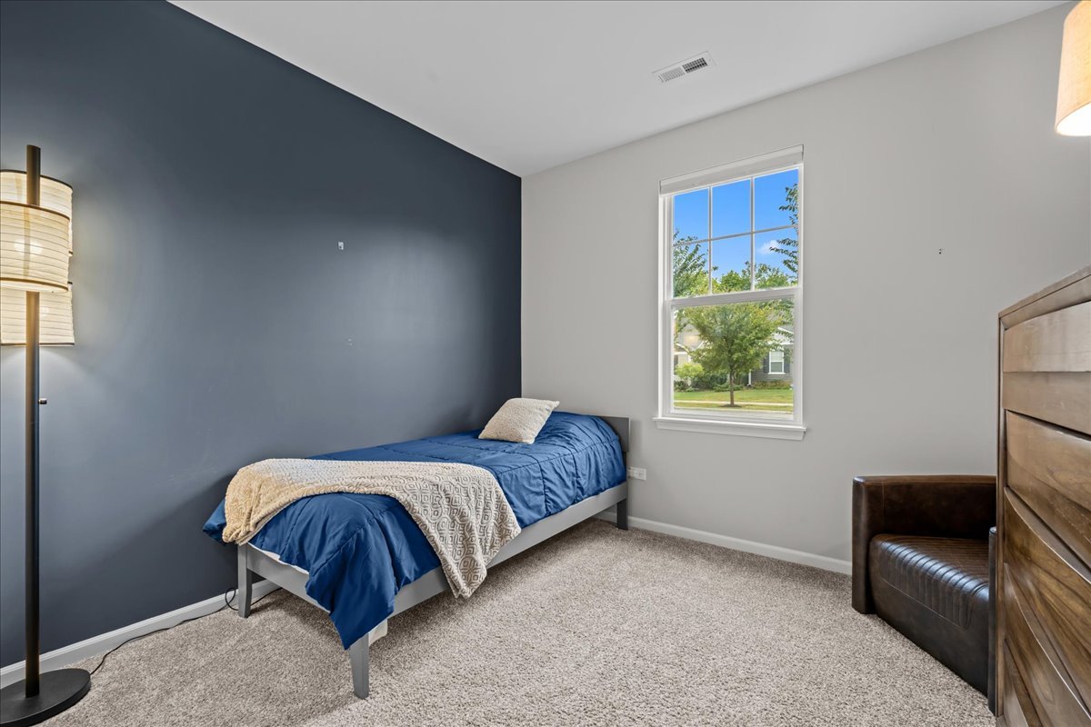 331 Sussex Lane, North Aurora, IL 60542