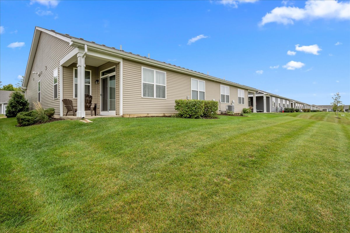 331 Sussex Lane, North Aurora, IL 60542