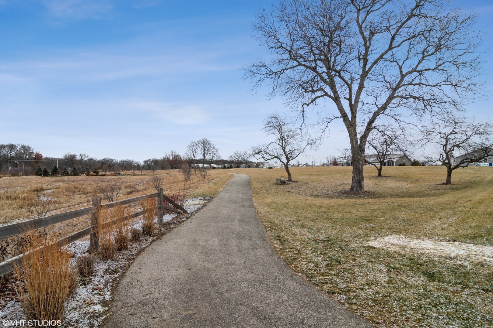 331 Sussex Lane, North Aurora, IL 60542