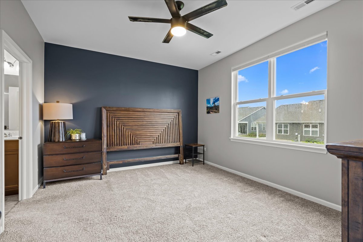 331 Sussex Lane, North Aurora, IL 60542