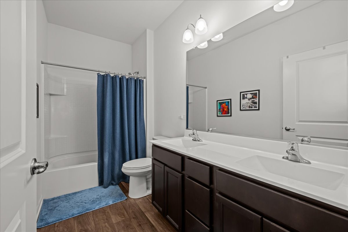 331 Sussex Lane, North Aurora, IL 60542