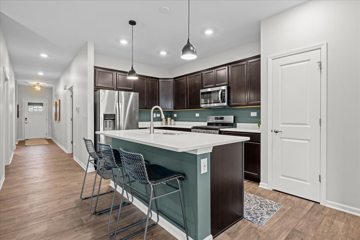 331 Sussex Lane, North Aurora, IL 60542
