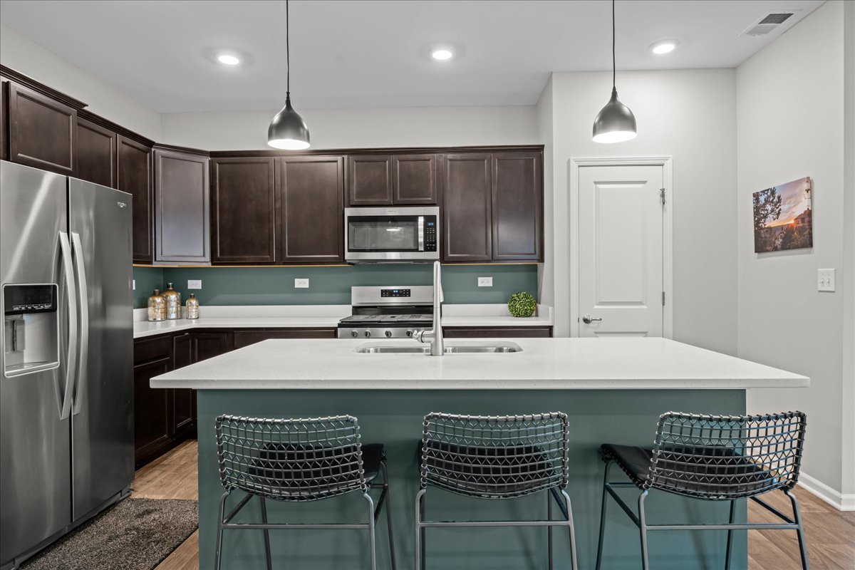 331 Sussex Lane, North Aurora, IL 60542