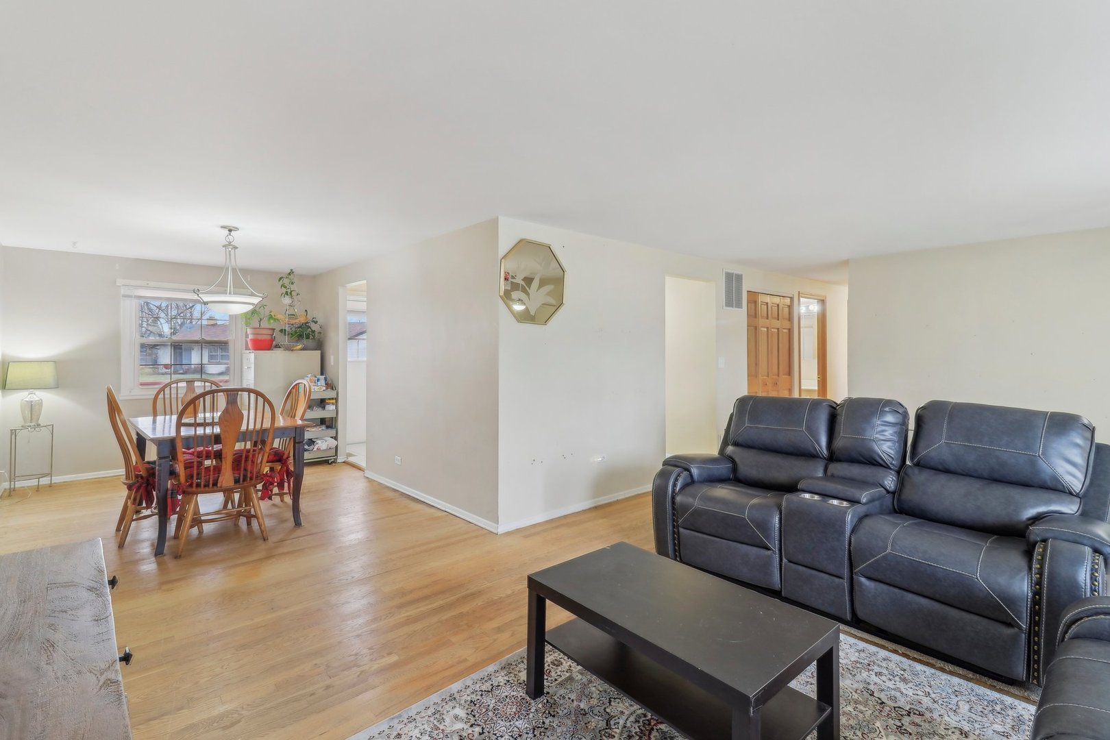 712 Dante Court, Schaumburg, IL 60193