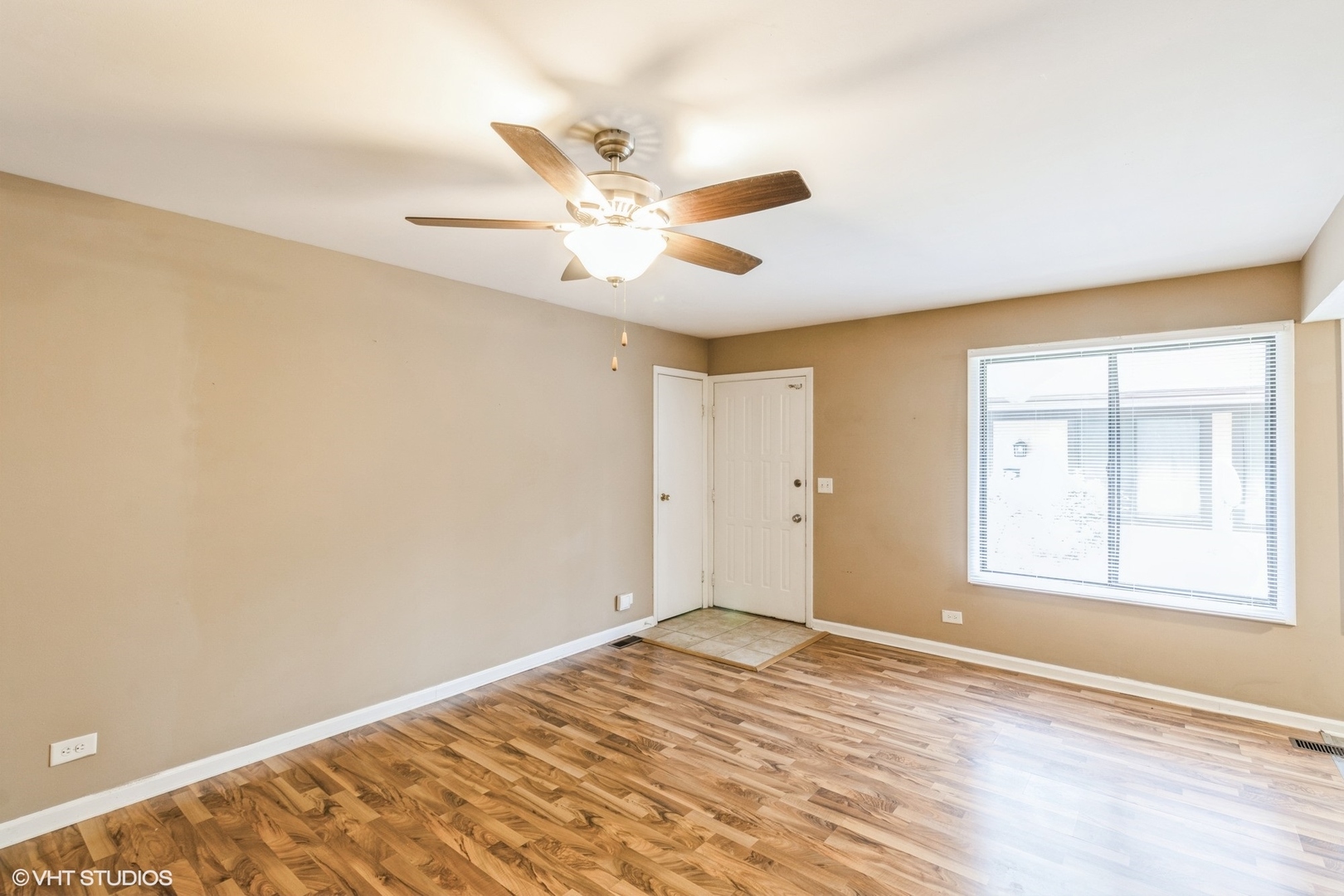 1423 Sacramento Drive #1423, Hanover Park, IL 60133