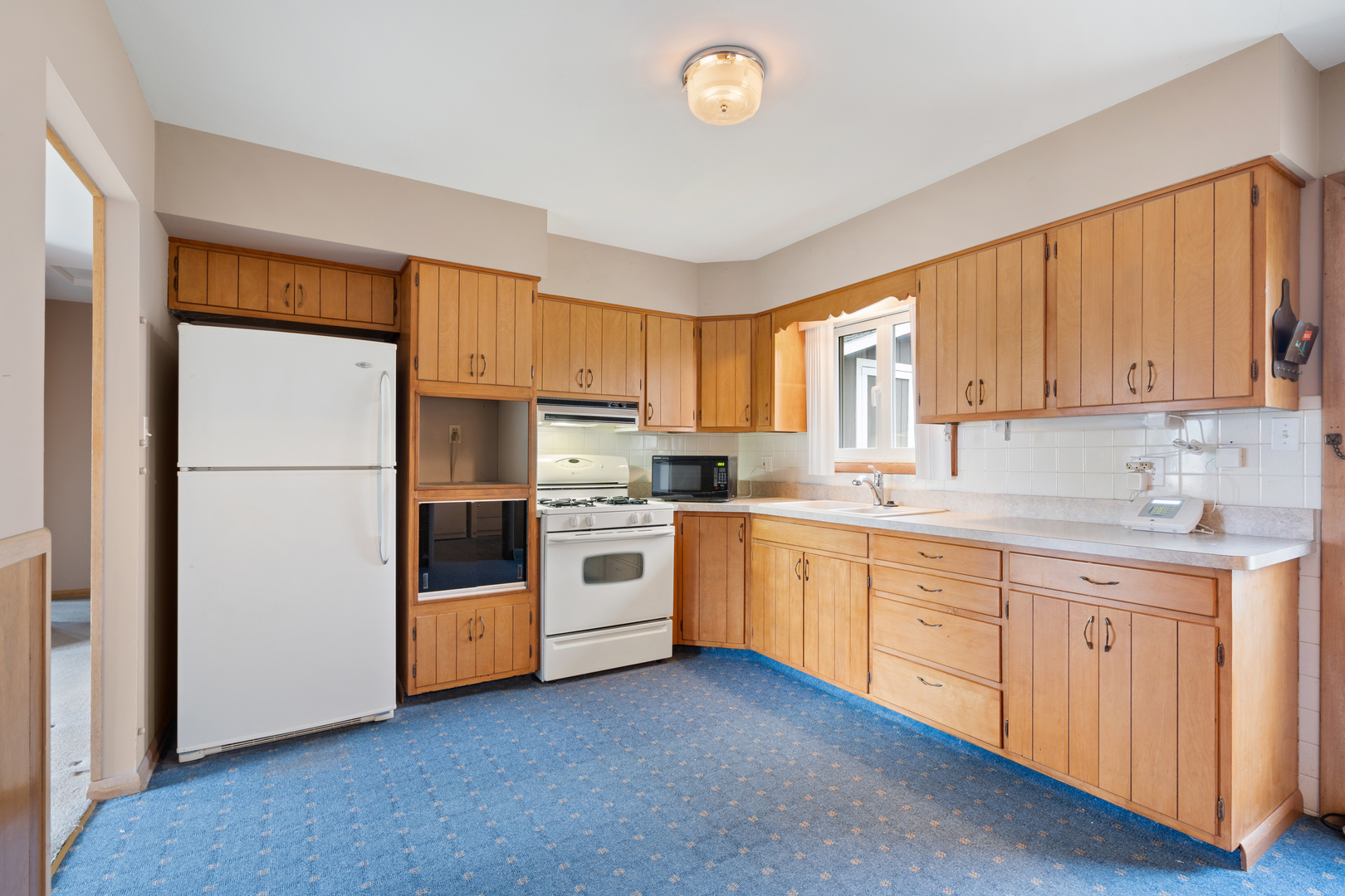 537-541 N Edgelawn Drive #541, Aurora, IL 60506