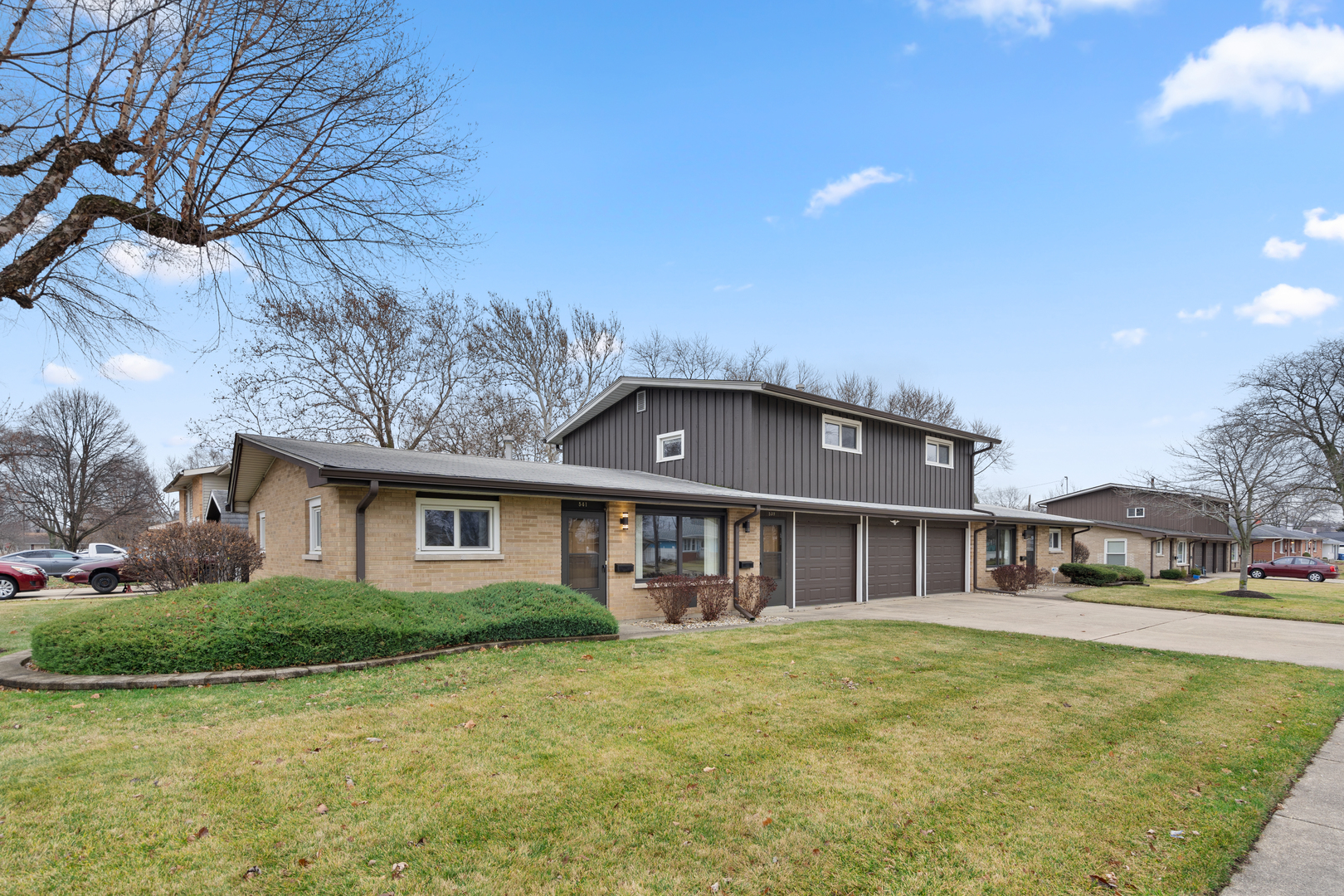 537-541 N Edgelawn Drive #541, Aurora, IL 60506